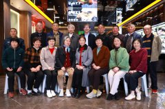 郑万全（28）：用“无毒”的手握同学的手